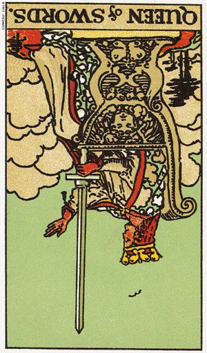 Таро перевернута Королева мечів